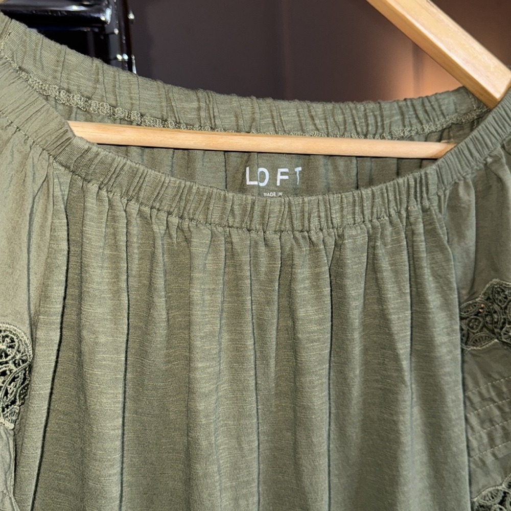 LOFT - Romantic Puff Sleeve Knit Top β Size XS (Runs Large) - Picture 6 of 6